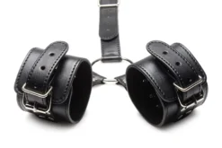 Strict - Ensemble de retenue avec collier et menottes - Noir